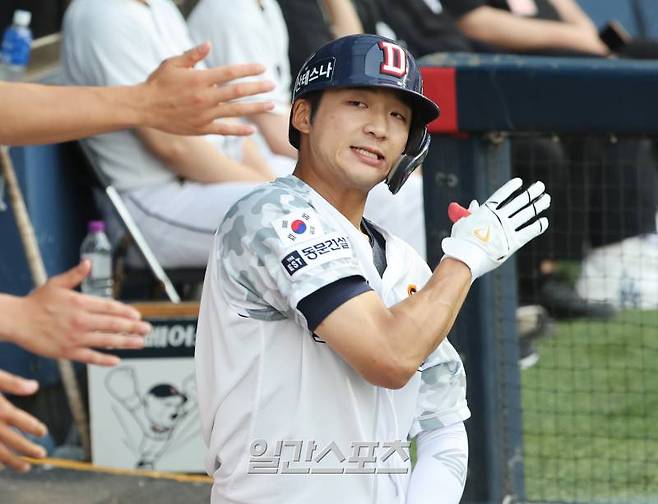 2024 KBO리그 프로야구 NC다이노스와 두산베어스의 경기가 지난 6월 19일 오후 서울 잠실야구장에서 열렸다. 3회말 무사 김대한이 솔로 홈런을 치고 홈인해 동료들의 축하를 받고 있다. 잠실=김민규 기자 mgkim1@edaily.co.kr