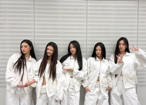 그룹 뉴진스가 소속사 어도어에 전속계약 해지를 통보한 가운데, 예정된 스케줄을 소화하고 있다. / 사진=TV아사히 ‘뮤직스테이션’ 공식 인스타그램