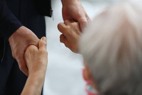 노인 요양 관련 이미지. 사진은 본 기사 내용과 관련 없음. 연합뉴스