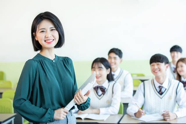 중·고등학생은 희망 직업 1위로 ‘교사’를 꼽았다. 게티이미지뱅크