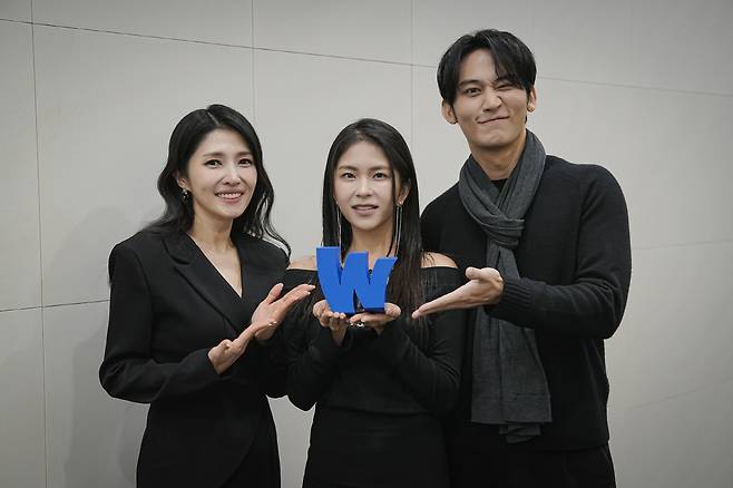 '피의 게임' 시즌3에 출연한 방송인 김경란, 이지나, 시윤. 사진제공=웨이브