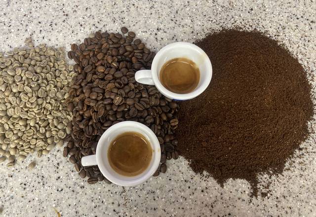 ▲ 커피의 생두, 원두, 가루, 추출커피