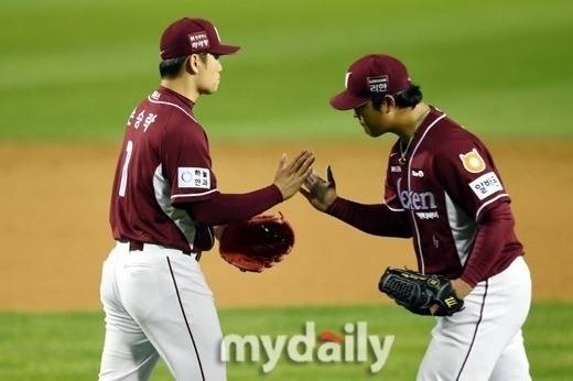 KIA 손승락 수석코치와 조상우의 선수 시절 모습/마이데일리