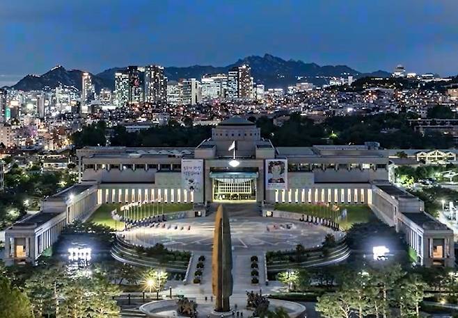 서울 용산 전쟁기념관의 아름다운 야경. 전쟁기념사업회 제공