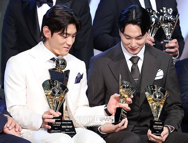 ▲ 올해 팀의 투타에서 좋은 활약을 한 김도영(왼쪽)과 정해영은 비교적 따뜻한 겨울이 예약되어 있다. ⓒ곽혜미 기자