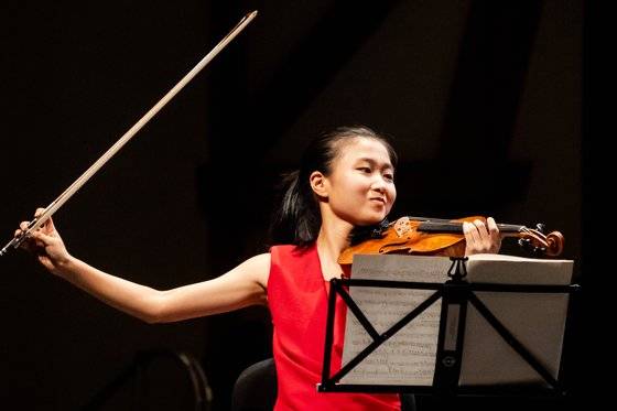 지난해 티보 바르가 국제 콩쿠르에서 우승할 당시의 바이올리니스트 김서현. 사진 김서현 제공