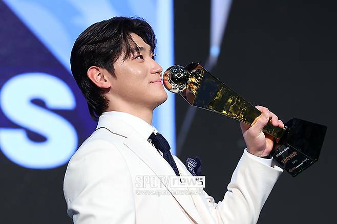 ▲ 김도영은 올 시즌 팬들에게 과분한 사랑을 받았다며 앞으로 더 나은 경기력과 성적을 약속했다. ⓒ곽혜미 기자