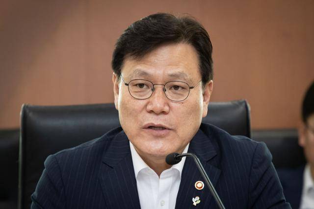 최종구 전 금융위원장이 지난해 6월 서울 여의도 한국거래소 서울사옥에서 열린 '회계감독 선진화를 위한 관계기관 회의'에서 모두발언을 하고 있다. 금융위원회 제공