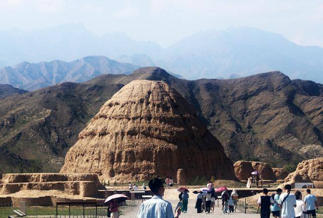 중국 서부 닝샤후이족자치구 인촨의 서하릉 3호릉. 당항족이 세운 서하 개국 황제의 무덤이다. ⓒ최종명