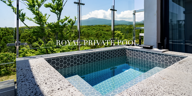 ‘기린빌라리조트 제주’ 단독 풀빌라에 포함된 ‘자쿠지(욕조)’.