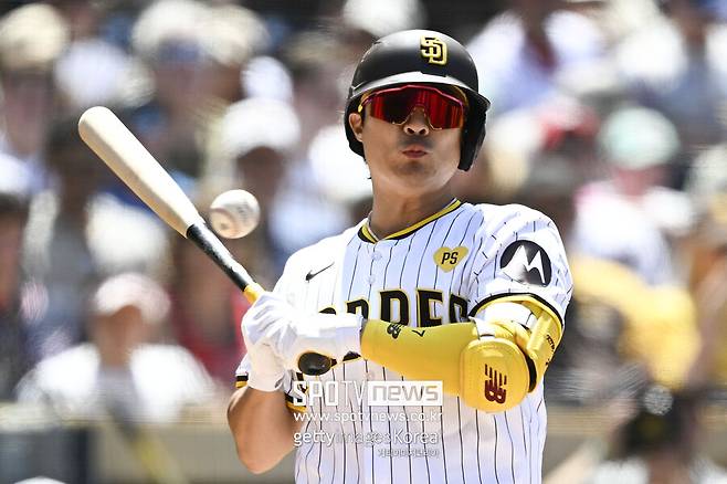 ▲ FA 내야수 김하성의 새로운 행선지 후보로 탬파베이 레이스가 떠오르고 있다. 올해 정규시즌에서 80승 82패를 기록하고 아메리칸리그 동부지구 4위에 머물렀던 탬파베이는 주전 유격수로 호세 카바예로가 나섰으나 카바예로는 139경기에서 타율 .227 9홈런 44타점 44도루를 기록, 아메리칸리그 도루왕을 차지하고도 타율이 너무 낮은 탓에 크게 주목받지 못했다.