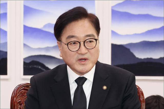 우원식 국회의장이 31일 국회에서 열린 국회의장 주재 여야 대표 회동에서 인사말을 하고 있다. 국회사진기자단