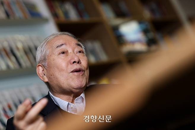 문정인 연세대 명예특임교수가 지난해 12월26일 서울 종로구 동아시아재단 사무실에서 경향신문과 인터뷰하고 있다. 이준헌 기자