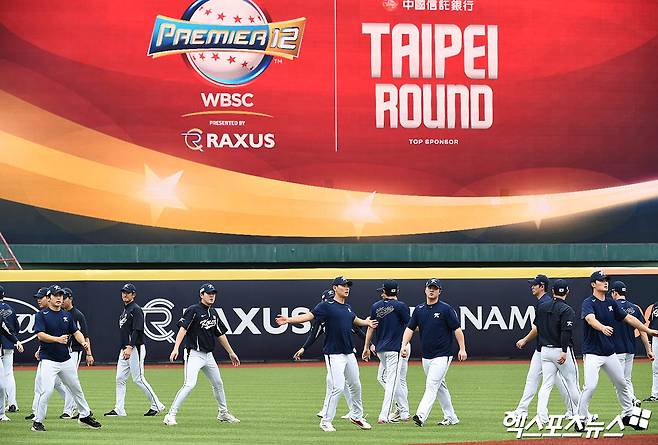 14일 오후 대만 톈무야구장에서 열리는 '2024 WBSC(세계야구소프트볼연맹) 프리미어12' B조 조별리그 대한민국과 쿠바의 경기에 앞서 대표팀 선수들이 훈련을 하고 있다. 엑스포츠뉴스 DB