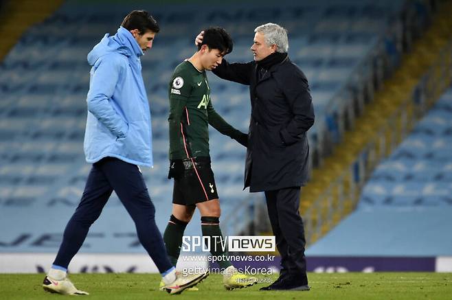 ▲ 손흥민은 무관을 벗어나고 싶어 한다. 조제 무리뉴 감독도 지도자 입문 후 토트넘 홋스퍼에 이어 두 번째 무관 위기에 처했다.
