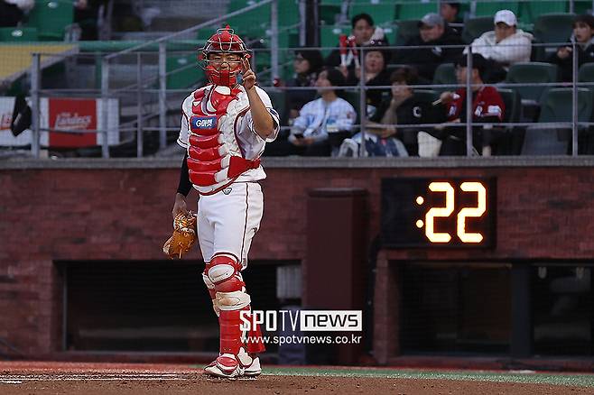 ▲ KBO는 경기 시간 단축을 위해 2025년부터 피치클락을 도입한다. 투수들은 주자가 없을 때 20초 이내, 주자가 있을 때는 25초 이내에 공을 던져야 한다. ⓒ곽혜미 기자
