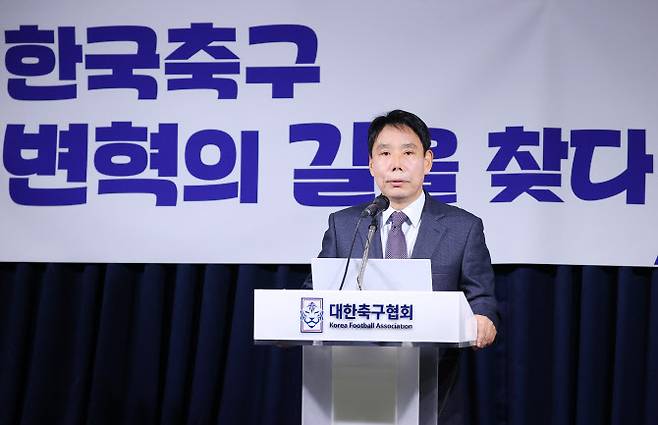 제55대 대한축구협회장 선거에 출마한 신문선 후보가 27일 오후 서울 종로구 축구회관에서 열린 기자회견에서 발언하고 있다. 2024.12.27. 사진=연합뉴스