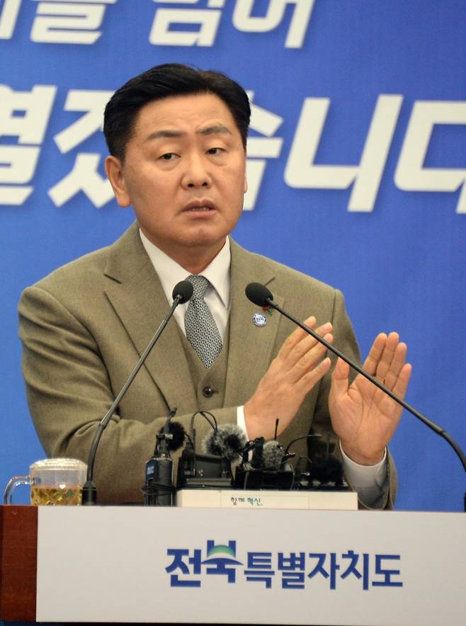 김관영 전북특별자치도지사가 6일 전북도청에서 새해 도정 운영방향에 대해 설명하고 있다. 뉴시스