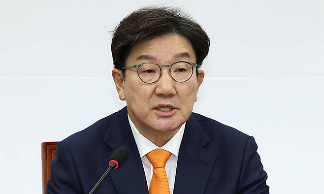 권성동 국민의힘 원내대표가 6일 서울 여의도 국회에서 열린 비상대책위원회의에서 발언을 하고 있다. 뉴스1