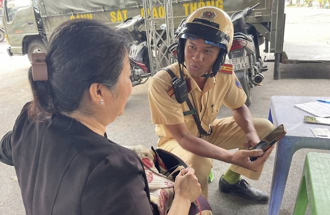 교통 단속 현장/사진=tuoi tre 보도 캡처