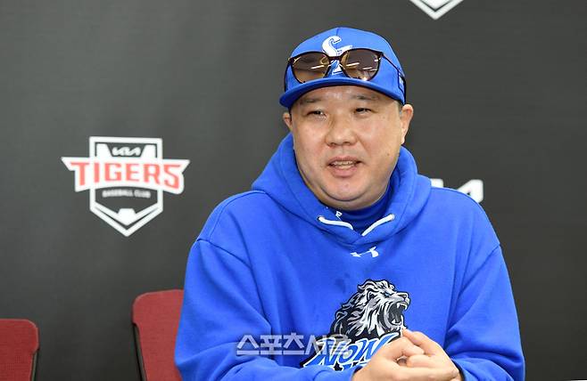 삼성 박진만 감독이 취재진과 인터뷰를 하고 있다. 사진 | 박진업 기자 upandup@sportsseoul.com
