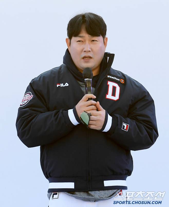 2024 곰들의 모임이 24일 잠실구장에서 열렸다. 두산 양의지가 인사를 건네고 있다. 잠실=박재만 기자 pjm@sportschosun.com/2024.11.24/