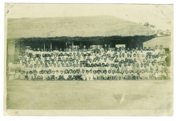 1920년대 화성학원 교사와 학생. 수원학연구센터 제공