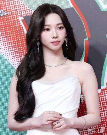 에스파 카리나가 지난해 25일 인천 인스파이어 아레나에서 열린 ‘2024 SBS 가요대전’(이하 ‘가요대전’) 레드카펫 행사에 참석해 포즈를 취하고 있다. 2024.12.25/뉴스1 ⓒ News1 권현진 기자