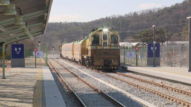 경기도가 의정부시~고양시를 잇는 경기 교외선 열차를 시험 운행하고 있다. 경기도 제공