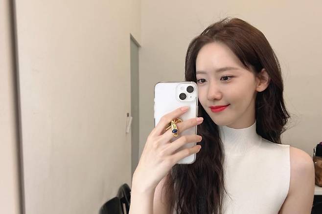 가수 겸 배우 윤아