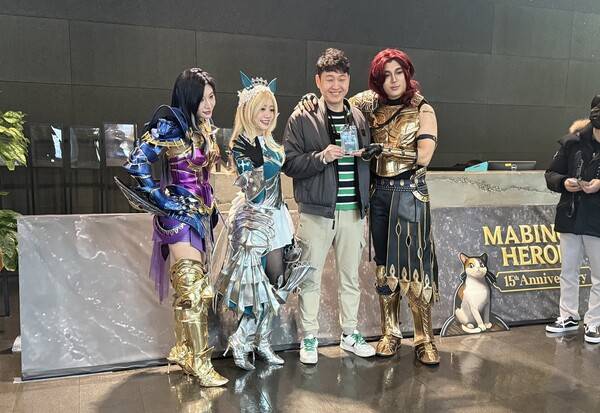 - 게임 캐릭터들과의 행복한 시간