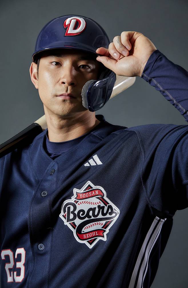 두산 강승호가 착용한 원정 유니폼. 메이저리그 시카고 컵스 느낌도 살짝 있다. 사진 | 두산 베어스