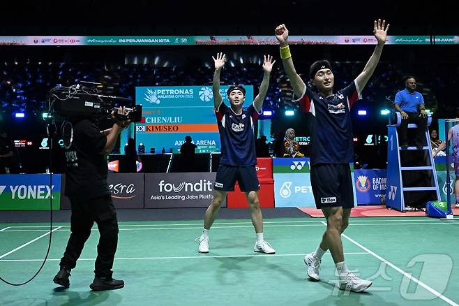 12일 말레이시아오픈을 제패한 남자복식 서승재-김원호(맨 우측). ⓒ AFP=뉴스1