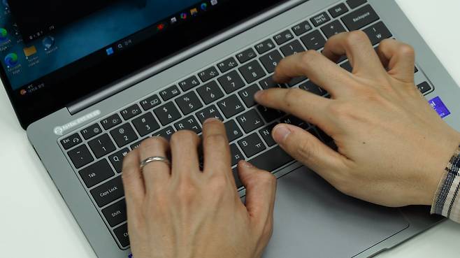 삼성 갤럭시북5 프로 사용기 /조선일보 테킷 유튜브 캡처