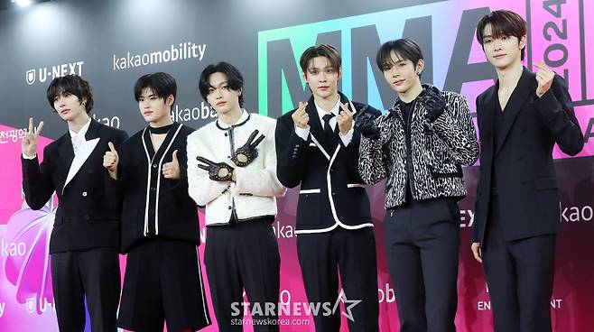 그룹 라이즈가 인천 중구 인스파이어 아레나에서 진행된 'MMA 2024'(제16회 멜론 뮤직어워드) 레드카펫 행사에 참석해 포즈를 취하고 있다. 2024.11.30 /사진=김창현 chmt@