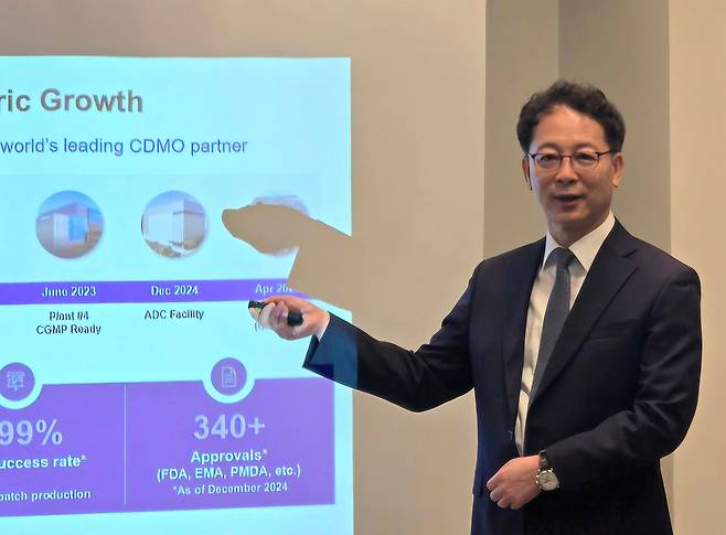 정형남 삼성바이오로직스 ADC개발팀 상무가 15일(현지 시각) 미국 샌프란시스코에서 열린 JP모건 헬스케어 콘퍼런스(JPM) 간담회에서 발표하고 있다./삼성바이오로직스