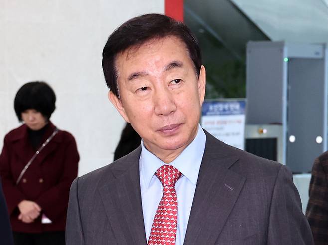 이명박 전 대통령이 가수 나훈아 같은 사람이 나선다면 이재명 더불어민주당 대표를 누를 수 있을 것이라고 말한 것으로 알려졌다. 사진은 김성태 전 국민의힘 의원. /사진=뉴스1