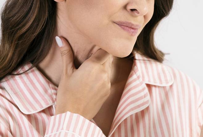 식후 가래가 자주 반복된다면 자극적인 음식 혹은 역류성 식도염 등 질환이 원인일 수 있다./사진=게티이미지뱅크