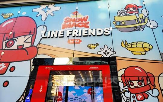 라인프렌즈 강남 플래그십 스토어에서 넥슨 던전앤파이터 팝업 스토어 '스노우메이지 인 강남'이 열리고 있다. 사진 : 이동근 기자