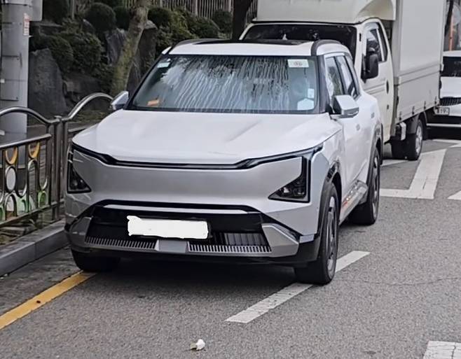 국내에서 포착된 기아 EV5(출처:오토스파이넷)