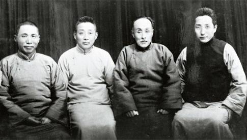 석오는 임정 시절 백범 김구와 가장 가깝게 지냈고 늘 그와 함께 했다. 왼쪽부터 김구, 박찬익, 이동녕, 엄항섭. 사진=독립기념관