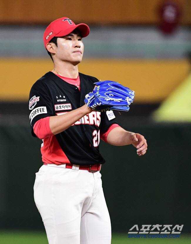 17일 인천 SSG랜더스필드에서 열린 KBO리그 SSG와 KIA의 경기. 투구하고 있는 KIA 김사윤. 인천=송정헌 기자songs@sportschosun.com/2024.04.17/