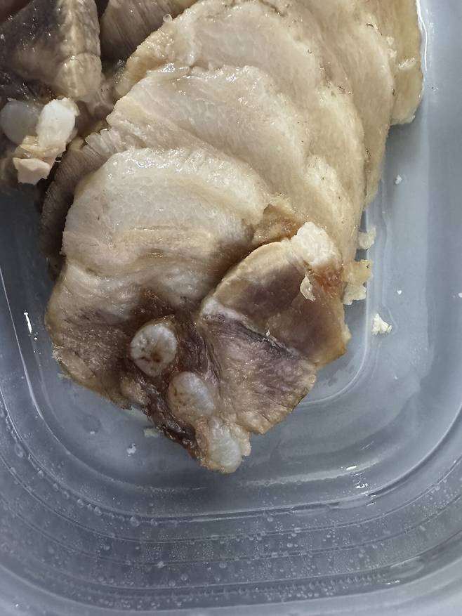 IMG_5524.jpeg 어제자 성남 신흥 한 고기집에서 배달시킨 보쌈 상태.jpg