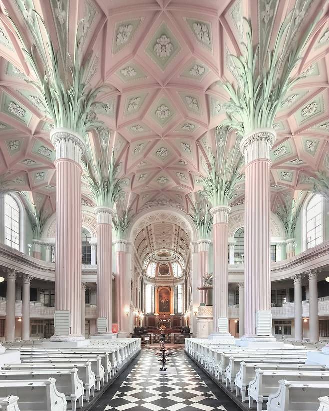 1989년 7만 명이 모인 반독재 민주주의 요구 시위로 동독 공산 정권 붕괴의 발화점이 된 라이프치히 성 니콜라스 교회. /웅진지식하우스