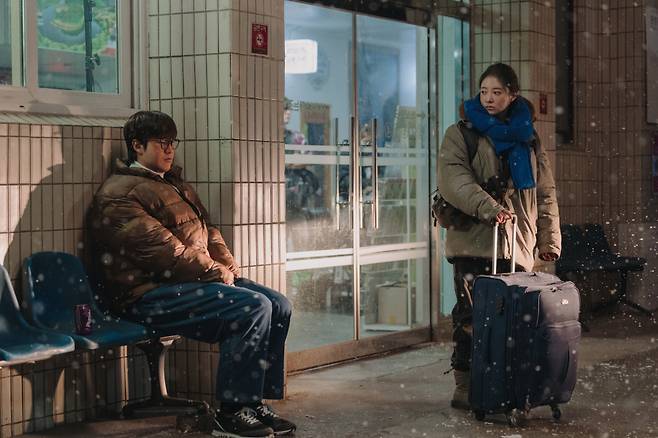 웨이브가 '모텔 캘리포니아'를 설 연휴 추천작으로 꼽았다. '모텔 캘리포니아'는 심윤서 작가의 인기 소설 '홈, 비터 홈'을 원작으로 하는 드라마로 이세영 배우와 나인우 배우가 주연으로 등장한다./사진제공=웨이브