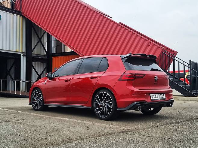 골프 고성능 버전인 `GTI`