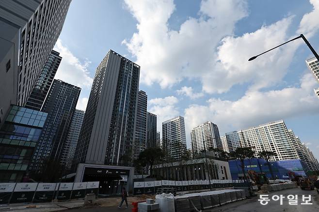 공사비 증액 갈등으로 한때 공정이 중단됐던 서울의 한 대규모 아파트 단지.