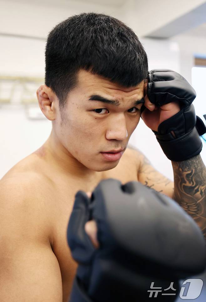 UFC 진출 22호 한국인 파이터 고석현 선수가 22일 오후 서울 강남구 하바스 mma에서 뉴스1과 인터뷰에 앞서 포즈를 취하고 있다. 2025.1.22/뉴스1 ⓒ News1 임세영 기자