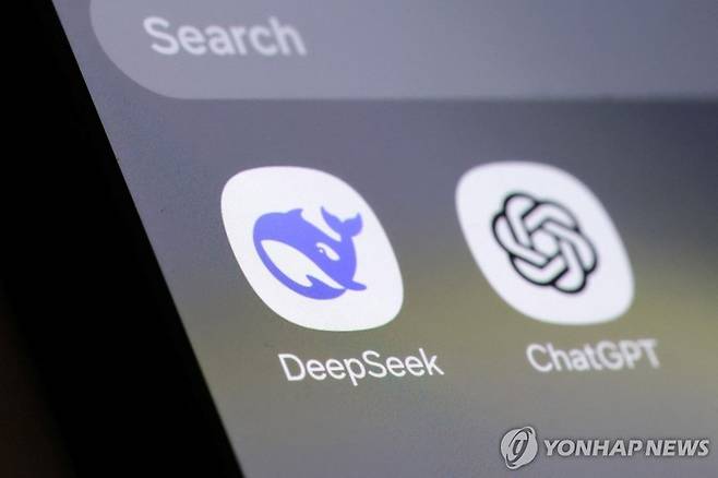 딥시크와 챗GPT 아이콘 / 사진 = AP