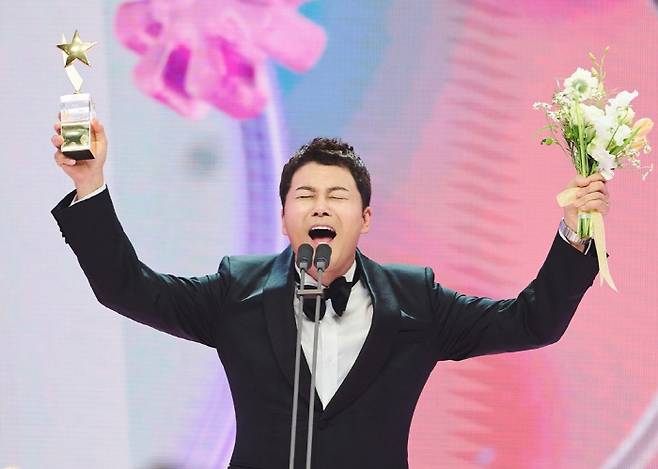 '2024 MBC 연예대상'에서 대상을 받은 전현무. 사진 제공=MBC